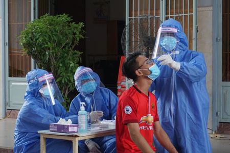 TP Hồ Chí Minh: Thêm 18 trường hợp nghi mắc COVID-19, trong đó có 1 nhân viên y tế