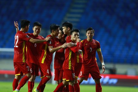 Thắng đậm 4-0 trước Indonesia, đội tuyển Việt Nam vững ngôi đầu bảng G