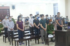 Phó Tổng Giám đốc Nhật Cường cùng nhiều nhân viên kháng cáo