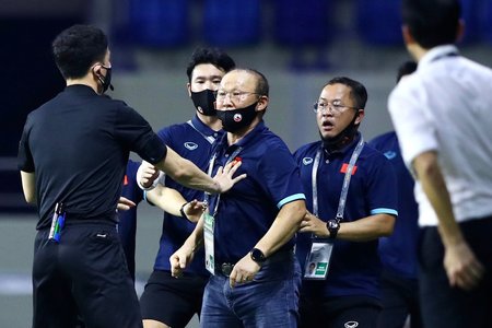 HLV Park Hang-seo bị cấm chỉ đạo trận chung kết Việt Nam - UAE vì nhận đủ 2 thẻ vàng