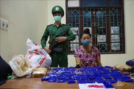Bắt quả tang 'nữ quái' giấu 12.000 viên ma túy tổng hợp trong bao gạo ở Điện Biên