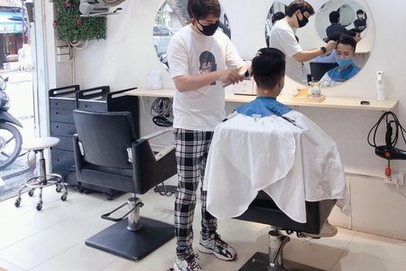 Hà Nội cho phép mở dịch vụ cắt tóc, gội đầu, quán ăn từ 0h ngày 22/6