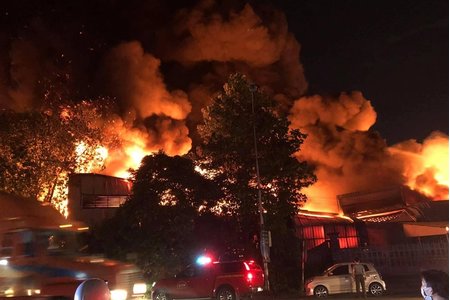 Bình Dương: Kho hàng trong khu công nghiệp Sóng Thần 1 bốc cháy dữ dội