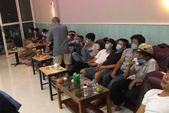 Triệt phá tụ điểm cá độ bóng đá ngang nhiên hoạt động trong quán cafe