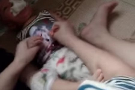 Xác minh video nữ giáo viên mầm non nghi bạo hành, nhét giẻ bẩn vào miệng bé trai 12 tháng tuổi
