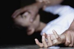 Tạm giữ 'yêu râu xanh' hiếp dâm con gái ruột 10 tuổi