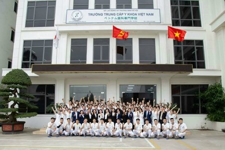 Trường trung cấp Y Khoa Việt Nam thông báo tuyển sinh năm 2021