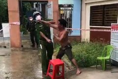 Bình Dương: Bị nhắc nhở đeo khẩu trang, người đàn ông đấm vào mặt công an