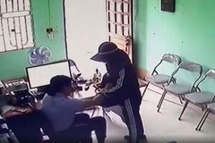 Bắt 'nữ quái' cầm dao xông vào quỹ tín dụng để cướp tiền