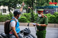 Hà Nội hoả tốc giảm các quy định xung quanh giấy đi đường