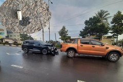 Hai ô tô rượt đuổi, bắn nhau trên phố ở Gia Lai