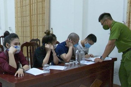Xử phạt nhóm 20 người tụ tập hầu đồng giữa mùa dịch ở Phú Thọ