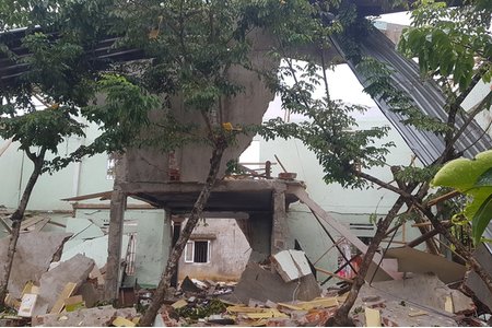 Quảng Nam: 2 vợ chồng tử vong sau tiếng nổ lớn, ngôi nhà bị sập