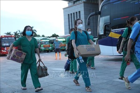 11 tỉnh, thành phố đã cử cán bộ y tế hỗ trợ Hà Nội chống dịch