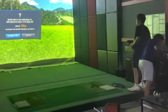 Bắt quả tang 25 người tập đánh golf trong Trung tâm Thương mại ở Hà Nội