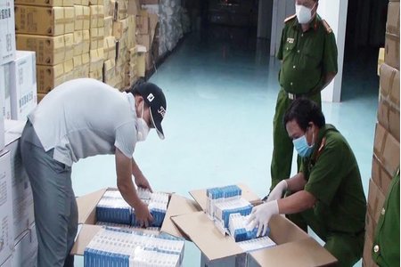 Thu giữ 9.600 hộp thuốc điều trị COVID-19 chưa được cấp phép ở Việt Nam