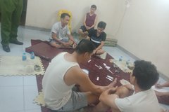Hà Nội: Khởi tố 7 người tụ tập đánh bạc giữa lúc dịch