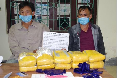 Điện Biên: Bắt giữ 2 đối tượng mang bao tải chứa 60.000 viên ma túy tổng hợp