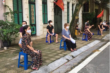 Quận đầu tiên của Hà Nội hoàn thành mục tiêu tiêm vaccine ngừa COVID-19 cho người từ 18 tuổi