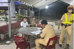 Giấu 15 người trong thùng xe đông lạnh để thông chốt kiểm dịch COVID-19