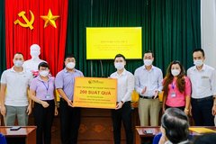 CBNV T&T Group trao tặng 3.000 suất quà cho người dân Hà Nội gặp khó khăn do Covid-19