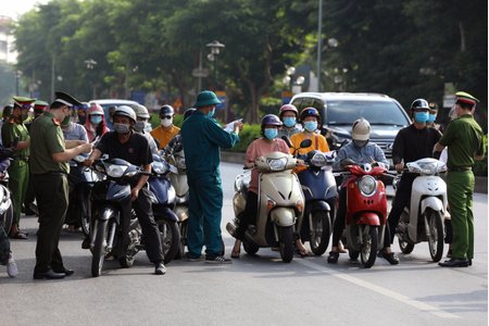 Từ 6h ngày 21/9, Hà Nội dừng kiểm soát giấy đi đường