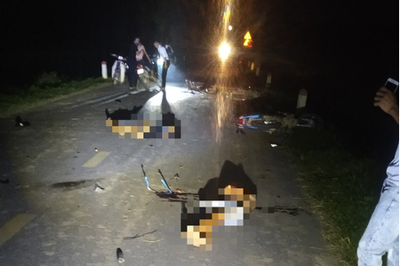 Phú Thọ: 4 xe máy tông nhau trong đêm, 5 người chết, 2 người nguy kịch