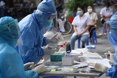 Hà Nội thêm 2 ca mắc COVID-19 liên quan đến Bệnh viện Việt Đức