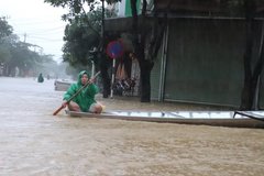 Mưa lũ ở miền Trung khiến 8 người chết và mất tích, hàng nghìn ngôi nhà bị ngập