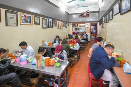 Hà Nội ở cấp độ dịch 2: Hàng ăn phục vụ không quá 50% công suất, đóng cửa trước 21 giờ