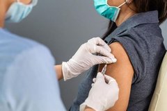 Tiêm mũi 3 vắc-xin Covid-19 có thể gặp tác dụng phụ gì?