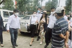 Bà Nguyễn Phương Hằng đến làm việc với Công an TP.Biên Hòa