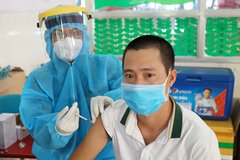 Triển khai tiêm mũi nhắc lại vaccine ngừa COVID-19 từ tháng 12, có thể tiêm trộn vaccine