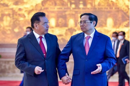 Thúc đẩy các dự án hạ tầng chiến lược kết nối Việt Nam - Lào