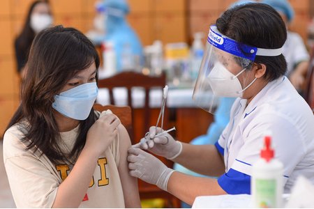TP.HCM bắt đầu tiêm mũi vaccine ngừa COVID-19 thứ 3 từ hôm nay (10/12)