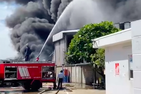TP.HCM: Cháy lớn trong khu công nghiệp Tân Phú Trung, hàng trăm công nhân tháo chạy