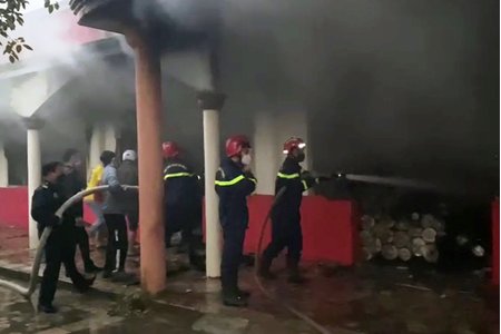 Thanh Hóa: Cháy lớn khu vực nhà thương mại dịch vụ của Công ty Sô Tô