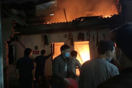 Hà Nội: Căn nhà trọ bốc cháy sau tiếng nổ lớn, 3 người tử vong
