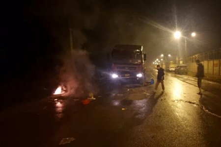 Thanh Hóa: Xe máy va chạm với xe tải, 4 người trong gia đình tử vong
