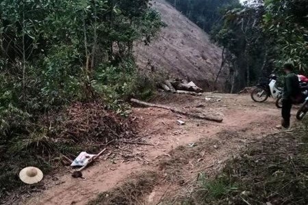 Lạng Sơn: Cặp vợ chồng bị bắn trọng thương khi dừng xe đẩy khúc gỗ