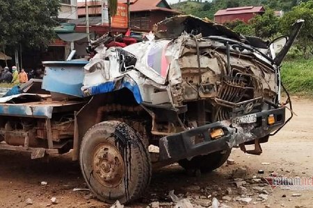 Sơn La: Ô tô tải tông sập nhà dân, nam tài xế tử vong