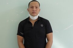 Bắt tạm giam đối tượng tưới xăng định đốt công an