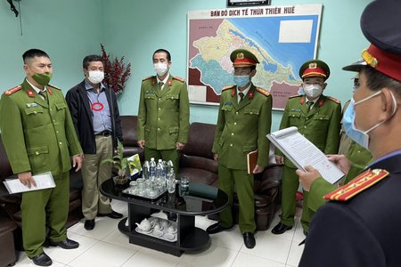 Bắt Giám đốc CDC Thừa Thiên - Huế liên quan mua bán kit test COVID-19