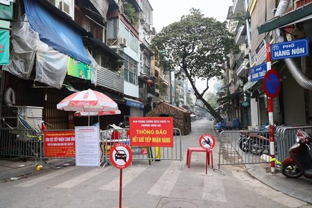 Ca mắc COVID-19 tăng mạnh, 74 xã phường ở Hà Nội thành 'vùng cam'