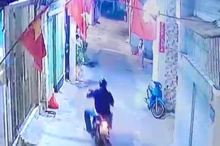 Truy tìm người đàn ông chạy xe máy cầm dao chém nhiều người ở Vũng Tàu