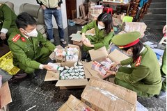 Thu giữ hàng nghìn dung dịch rửa tay khô, dầu gió giả sắp bán ra thị trường