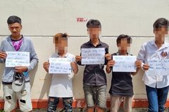 Bắt nhóm thanh niên chuyên lấy nắp cống đem bán để mua ma túy