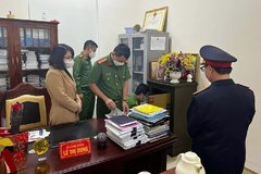 Khởi tố nữ giám đốc Trung tâm giáo dục thường xuyên ở Nghệ An