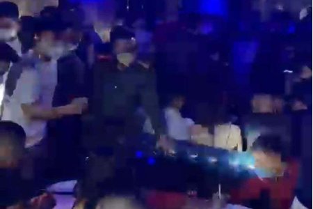 Đột kích quán bar phố cổ Hà Nội phát hiện 70 người dương tính với ma túy