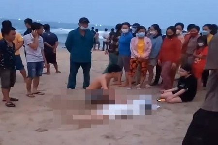 Bình Định: Rủ nhau đi tắm biển, 2 học sinh đuối nước thương tâm
